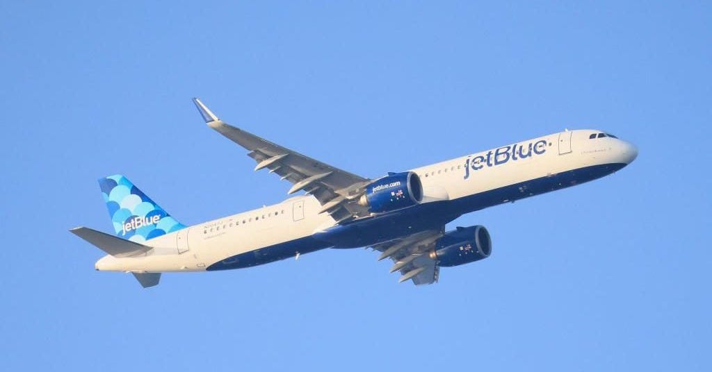 It's outrageous' - JetBlue pilot decries near collision with US military  aircraft