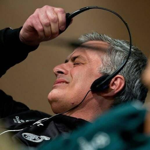 When there's a guy taking off his headphones meme repost in ...
