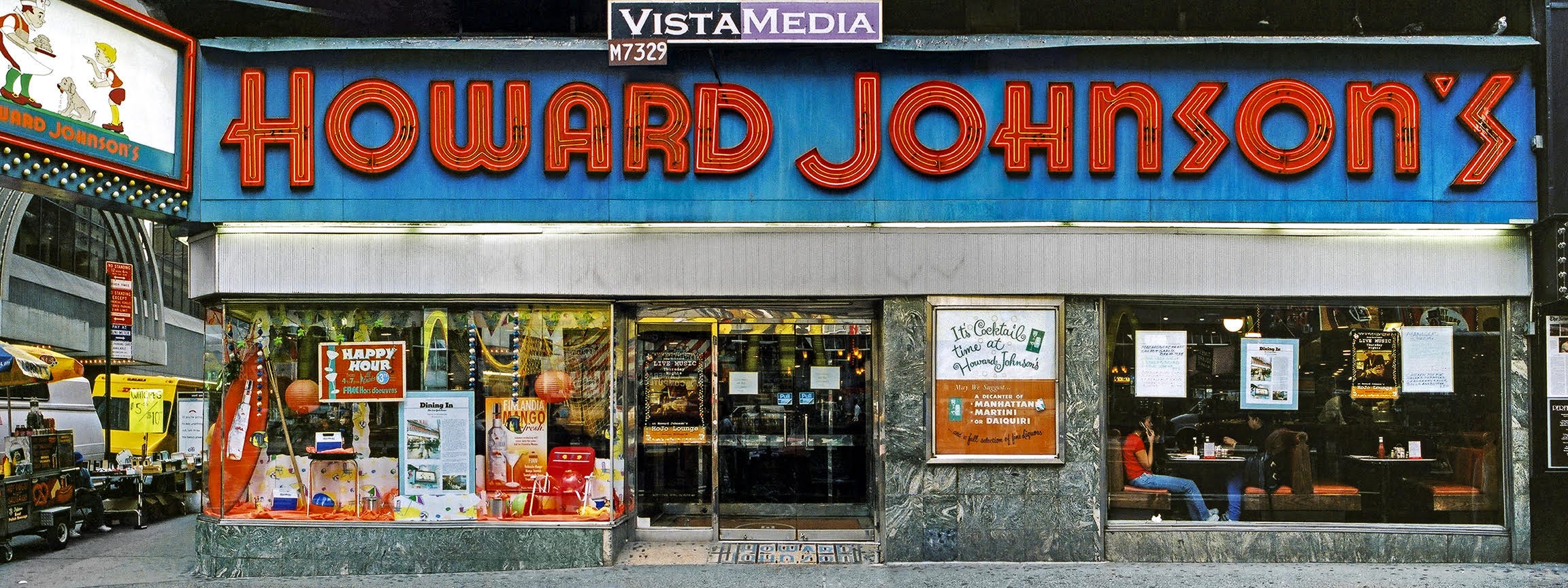 洋書　Store Front: New York Amazon | Store Front NYC: Photographs of the City's