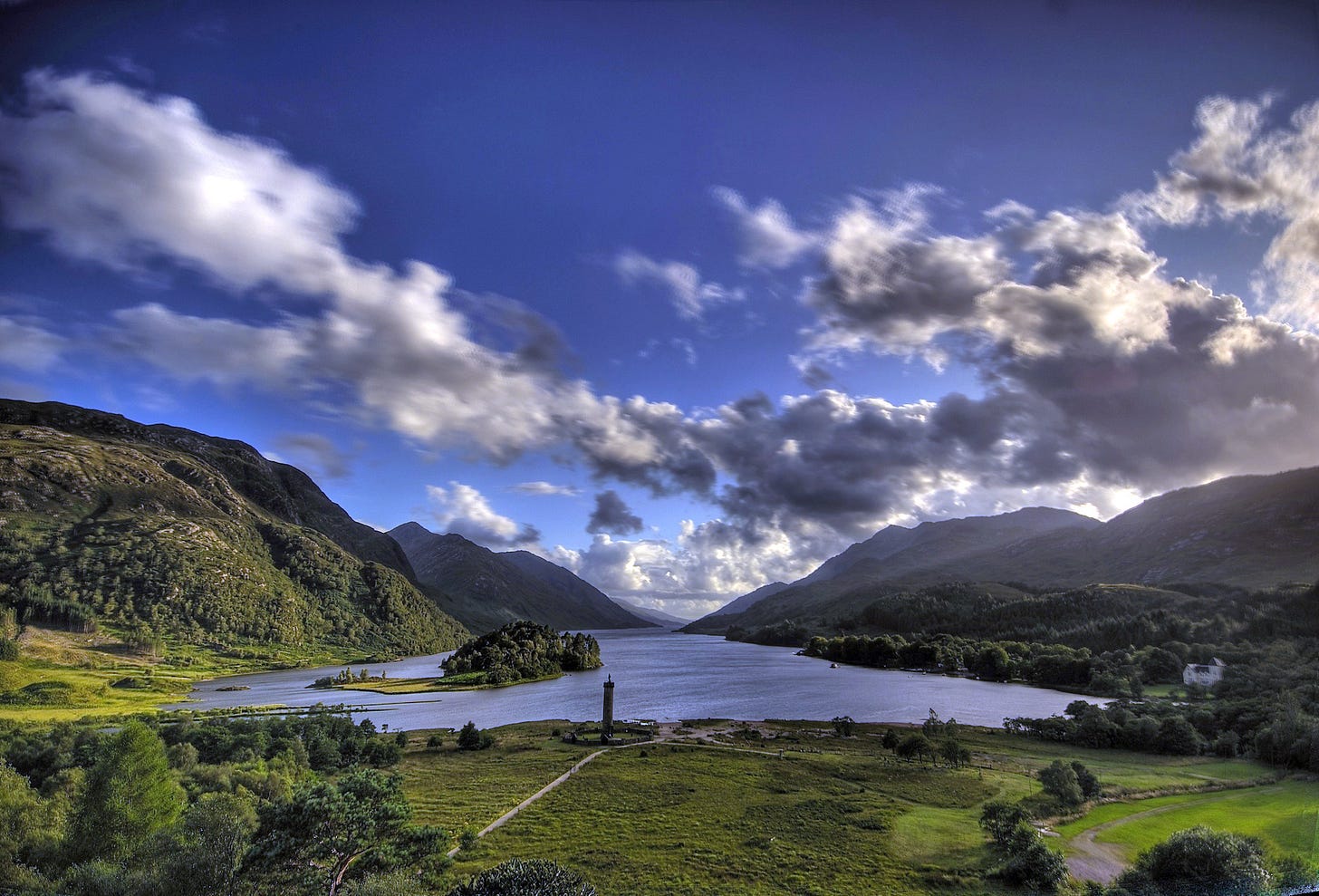 File:Glenfinnan monument and Loch Shiel.jpg - Wikimedia Commons