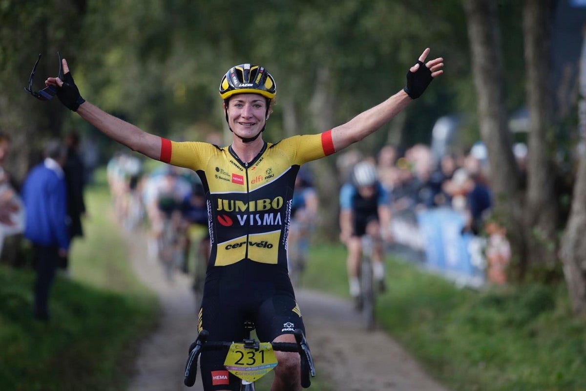 Gravel, Marianne Vos conquista il titolo nazionale nei Paesi Bassi - 3° posto per Lorena Wiebes, Coen Vermeltfoort vince tra gli uomini - SpazioCiclismo Gravel, Marianne Vos conquista il titolo nazionale nei Paesi Bassi - 3° posto per Lorena Wiebes, Coen Vermeltfoort vince tra gli uomini - SpazioCiclismo