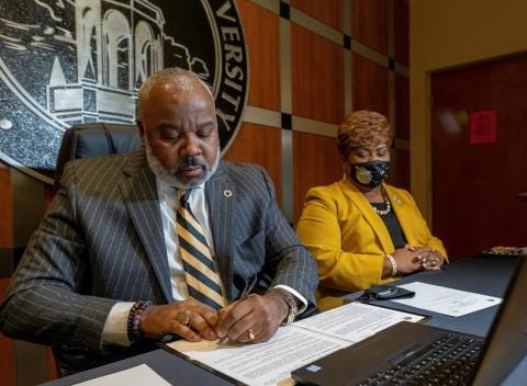 Shakespeare MOU BEST President Ross signing. 2021 Feb. 4.jpg  