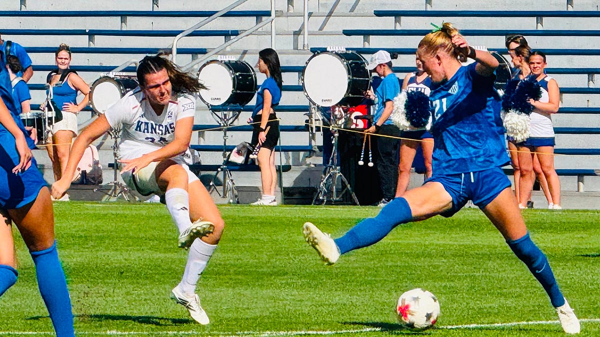 Women’s soccer misses opportunity as Kansas scores in waning minutes to beat Billikens