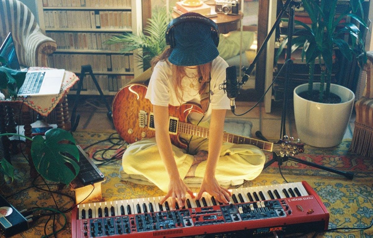 Nel disco di Coca Puma anche i rumori sono musica | Rolling Stone Italia Nel disco di Coca Puma anche i rumori sono musica | Rolling Stone Italia