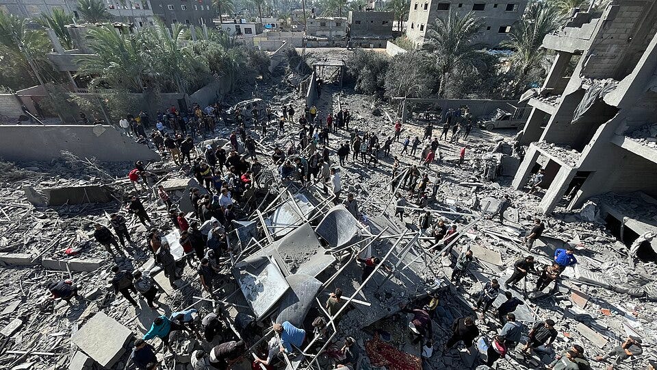 File:Civilians from Gaza gathered around the rubble in Gaza war 23-25.jpg
