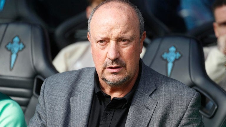 Rafa Benítez, criticado y sostenido