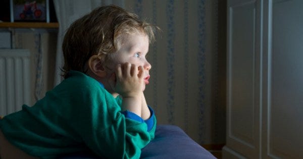 Combien de temps peut-il rester devant la télévision ? - Magicmaman.com