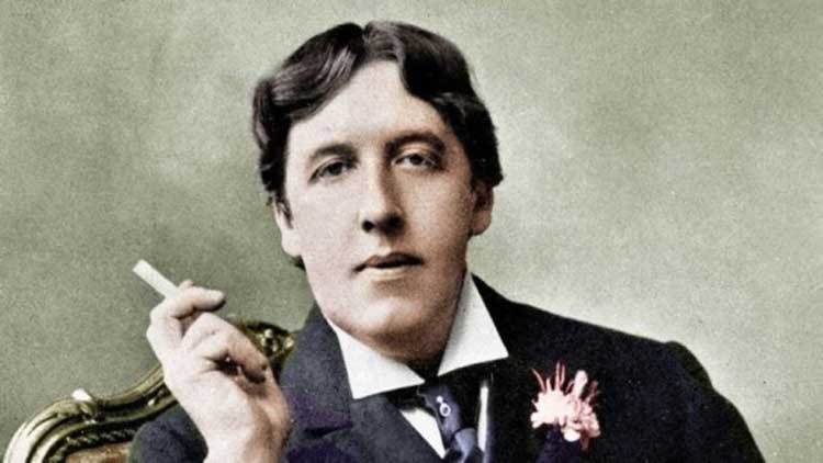 Oscar Wilde smoking