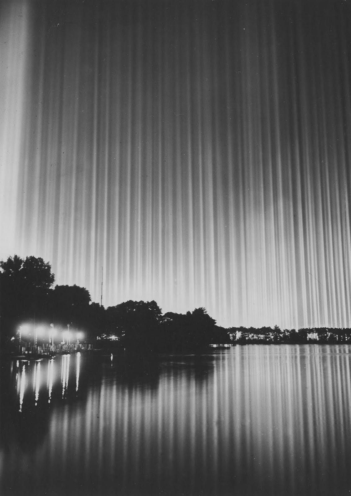 The powerful searchlights, borrowed from the Luftwaffe, led to notable disputes with commander Hermann Göring. The powerful searchlights, borrowed from the Luftwaffe, led to notable disputes with commander Hermann Göring.