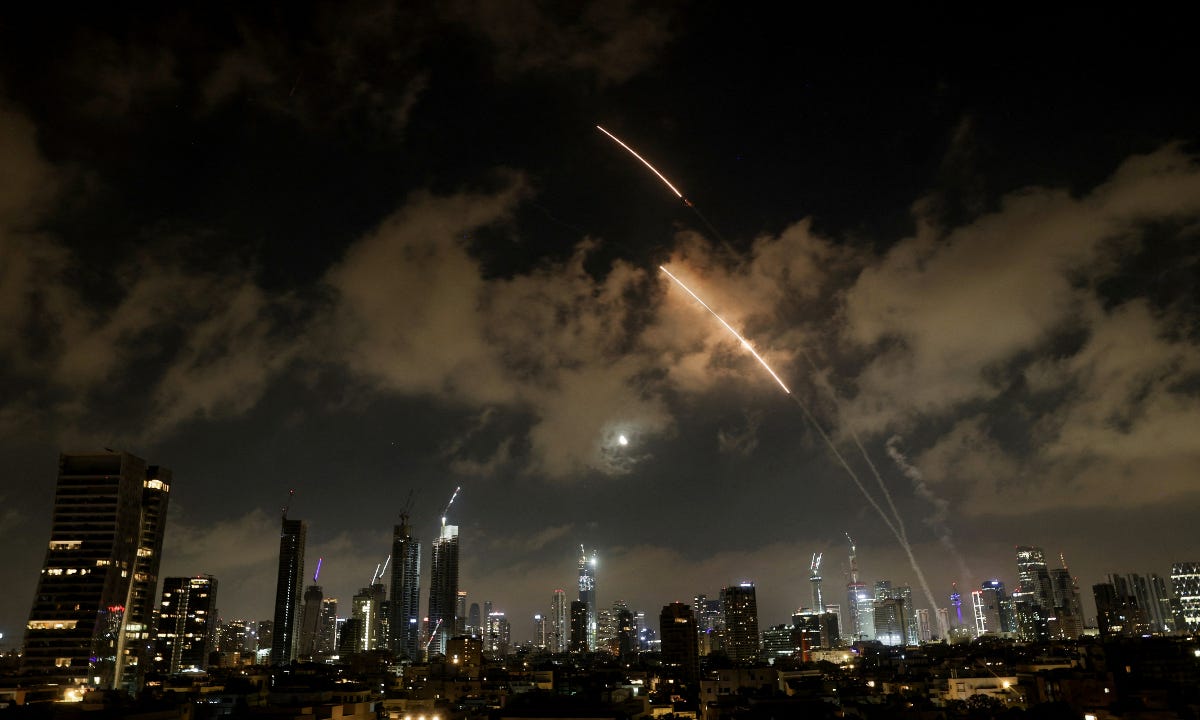 The Israeli air defense system intercepts missiles launched by Iran in Tel Aviv, Israel on June 18, 2025 local time. Photo: IC The Israeli air defense system intercepts missiles launched by Iran in Tel Aviv, Israel on June 18, 2025 local time. Photo: IC