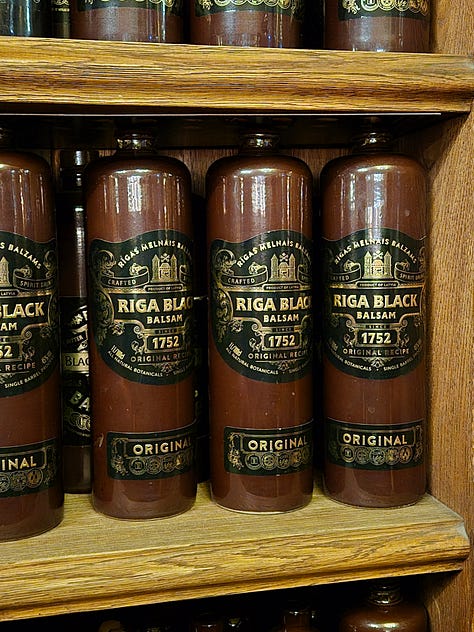 Il balsamo di Riga e il liquore di ciliegia Piana Vyshnia