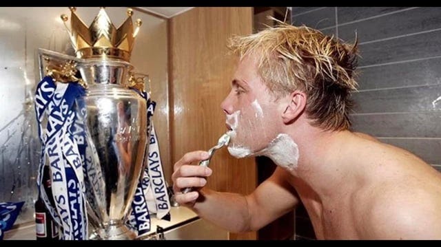 r/chelseafc - Gudjohnsen having a shave in the PL title reflection r/chelseafc - Gudjohnsen having a shave in the PL title reflection