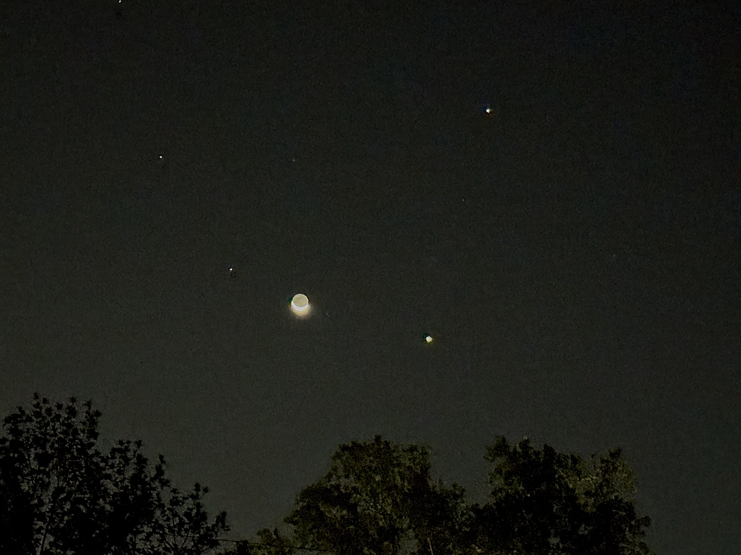 Stars and planets in eastern sky with crescent moon