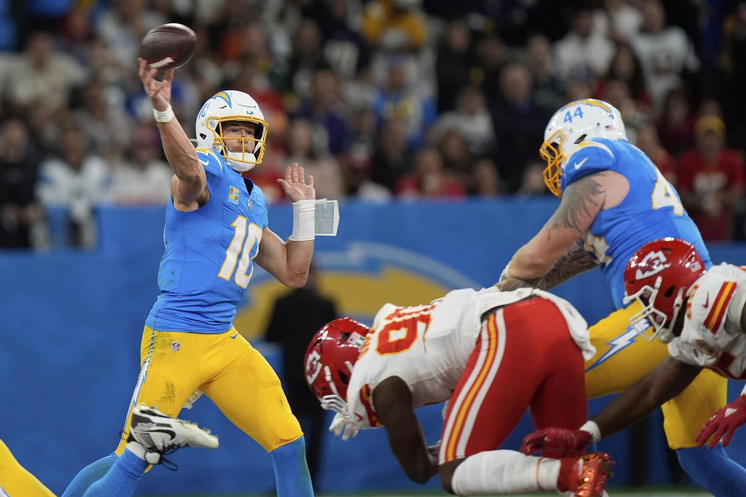 Justin Herbert goes 'Mr. Beast' on Chiefs in Chargers' win in Brazil - Los  Angeles Times Justin Herbert goes 'Mr. Beast' on Chiefs in Chargers' win in Brazil - Los  Angeles Times