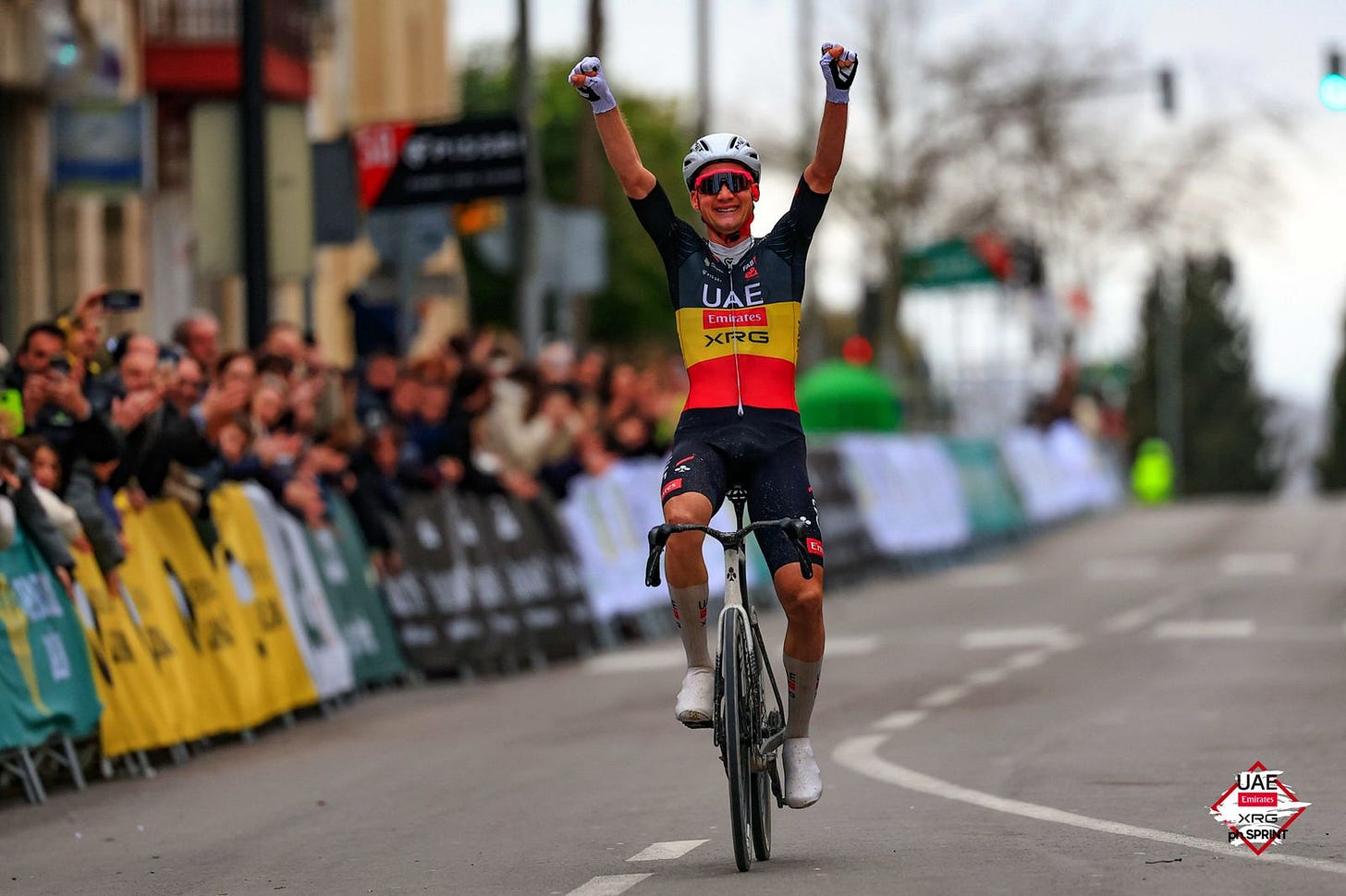 Clásica Jaén Paraíso Interior 2026, la UAE vince ancora: Tim Wellens trionfa in solitaria! 2° Tom Pidcock - SpazioCiclismo Clásica Jaén Paraíso Interior 2026, la UAE vince ancora: Tim Wellens trionfa in solitaria! 2° Tom Pidcock - SpazioCiclismo