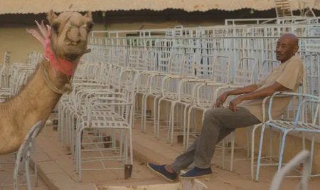 Un plan du film "Talking about trees", de Suhaib Gasmelbari. Un plan du film "Talking about trees", de Suhaib Gasmelbari.