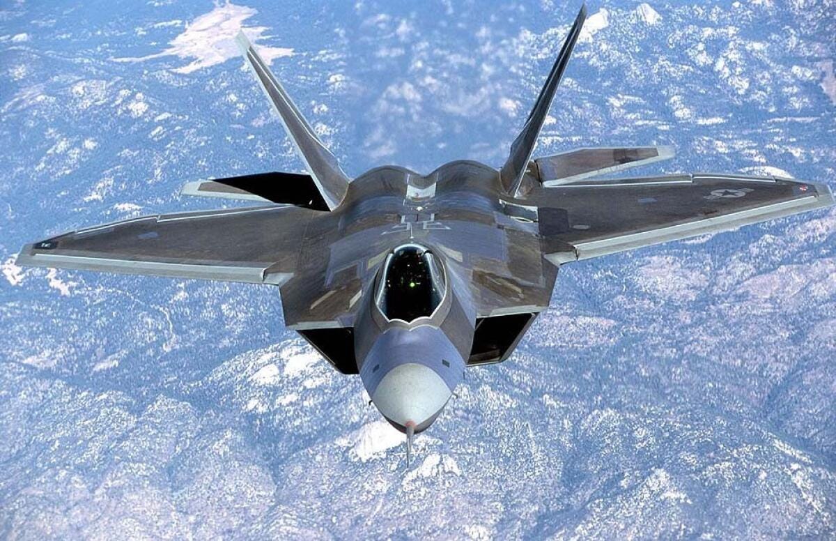 F-22 program produces few planes, soaring costs - Los Angeles Times