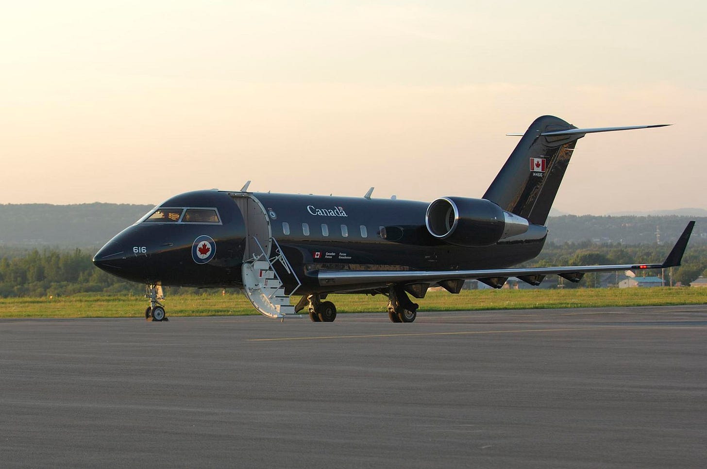 Canada's CC-144 Challenger : r/aviation