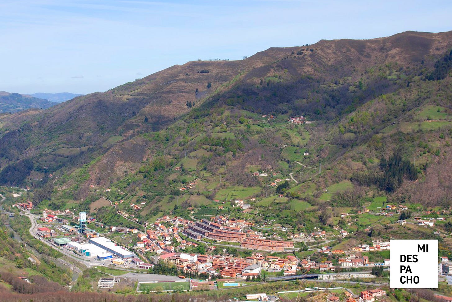 Fotografía de Moreda desde el Pico Cueto.