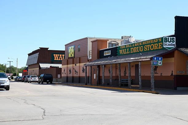 famous wall drug in south dakota - wall, south dakota stock pictures, royalty-free photos & images