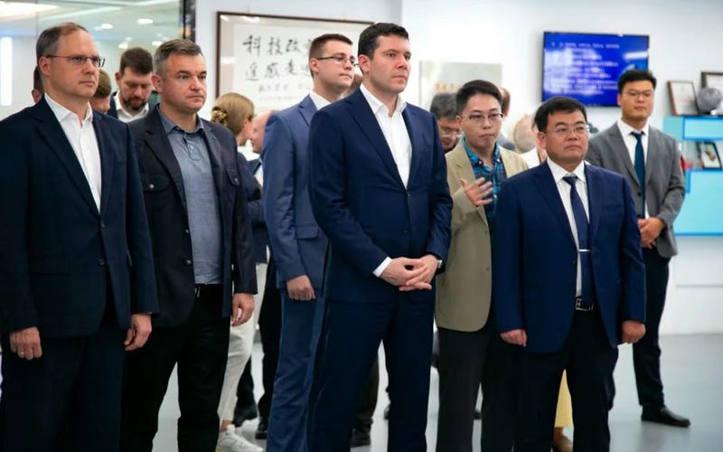 Anton Alikhanov (blue suit, no tie), during his visit to Piesat’s Beijing headquarters, while leading the Russian delegation, having met Wang Yuxiang (blue suit, tie). Anton Alikhanov (blue suit, no tie), during his visit to Piesat’s Beijing headquarters, while leading the Russian delegation, having met Wang Yuxiang (blue suit, tie).