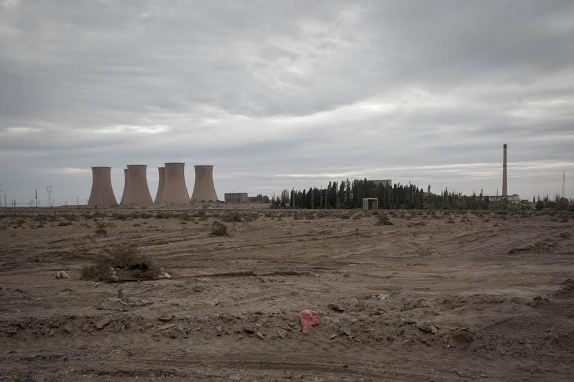 Cooling towers in the Gobi desert near 404 City [image by Xu Haifeng]