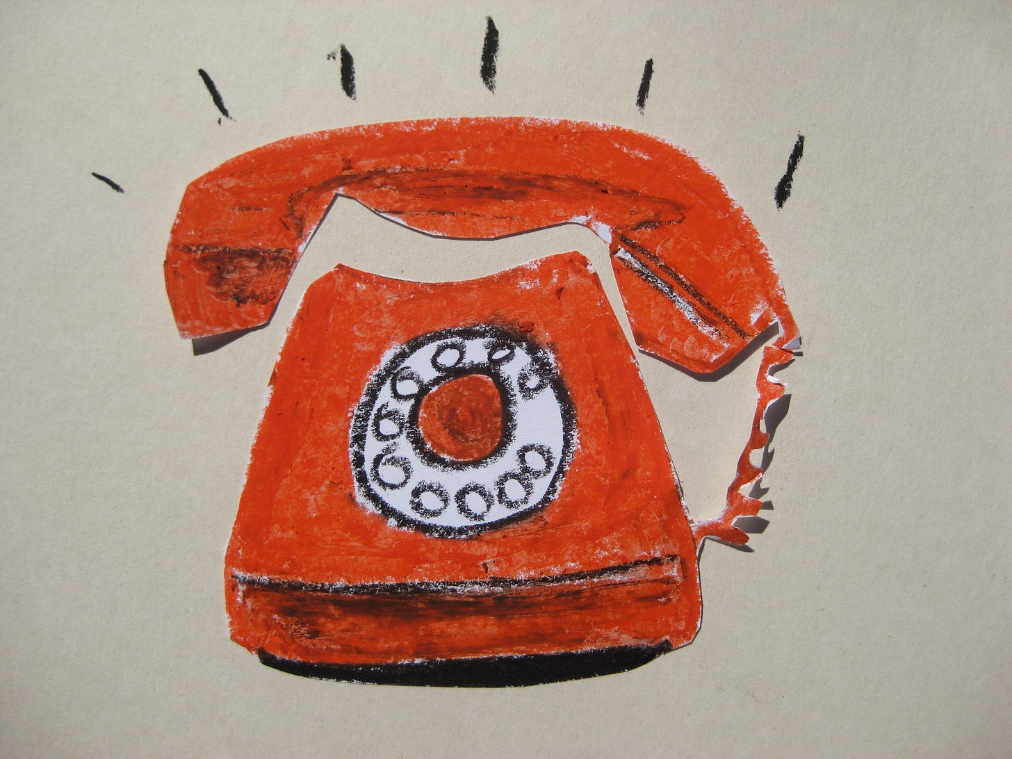 artwork van bellen met hummy. Het is een tekening van een rode ouderwetse hoorntelefoorn, die rood is gekleurd en uitkgenipt en weer op een witte pagina is gelegd