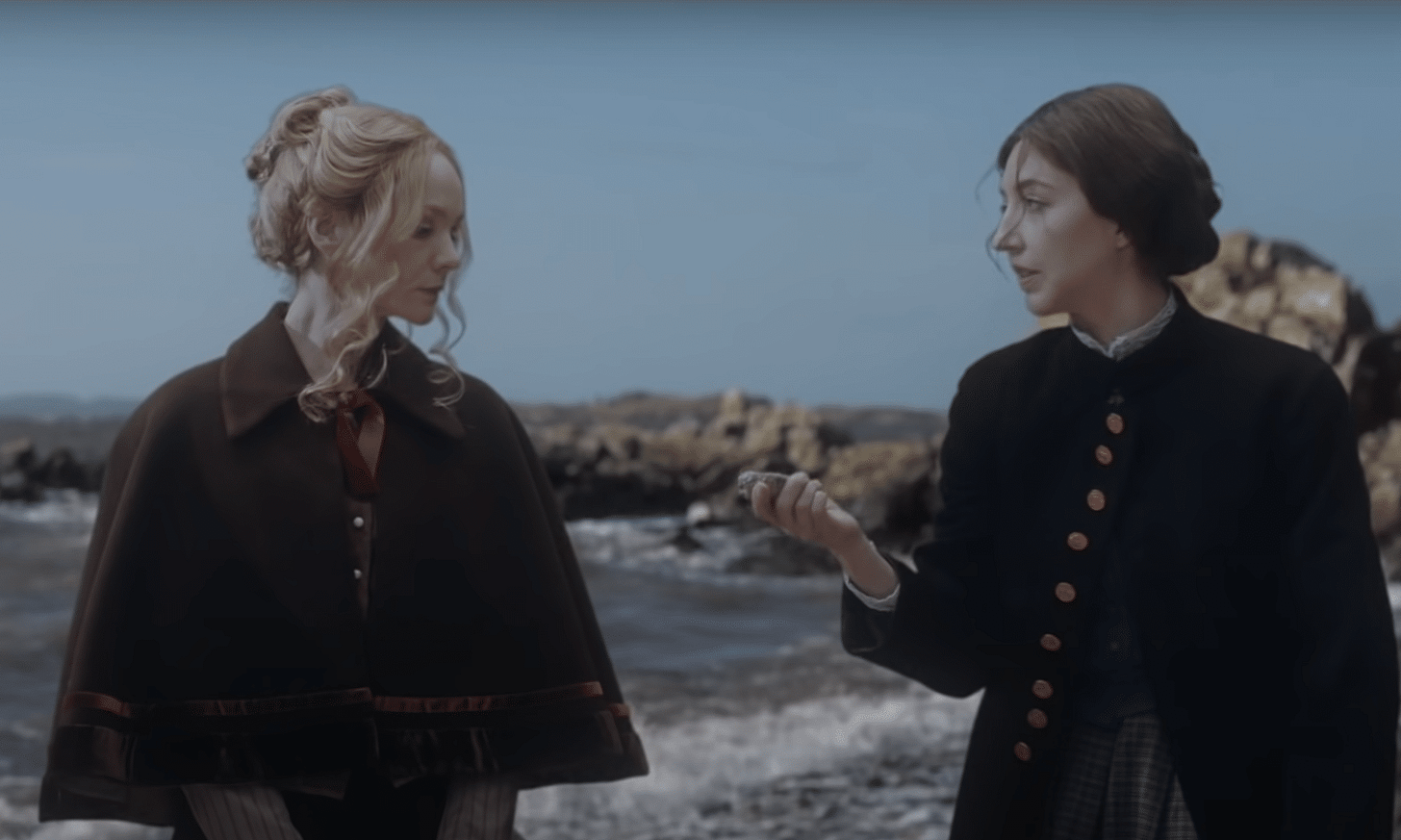 Carey Mulligan and Heidi Gardner in SNL's "Lesbian Period Drama" Carey Mulligan and Heidi Gardner in SNL's "Lesbian Period Drama"