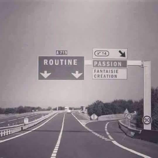 May be an image of ‎road and ‎text that says '‎A A719 ROUTINE 114 لا PASSION FANTAISIE CREATION け林 90‎'‎‎