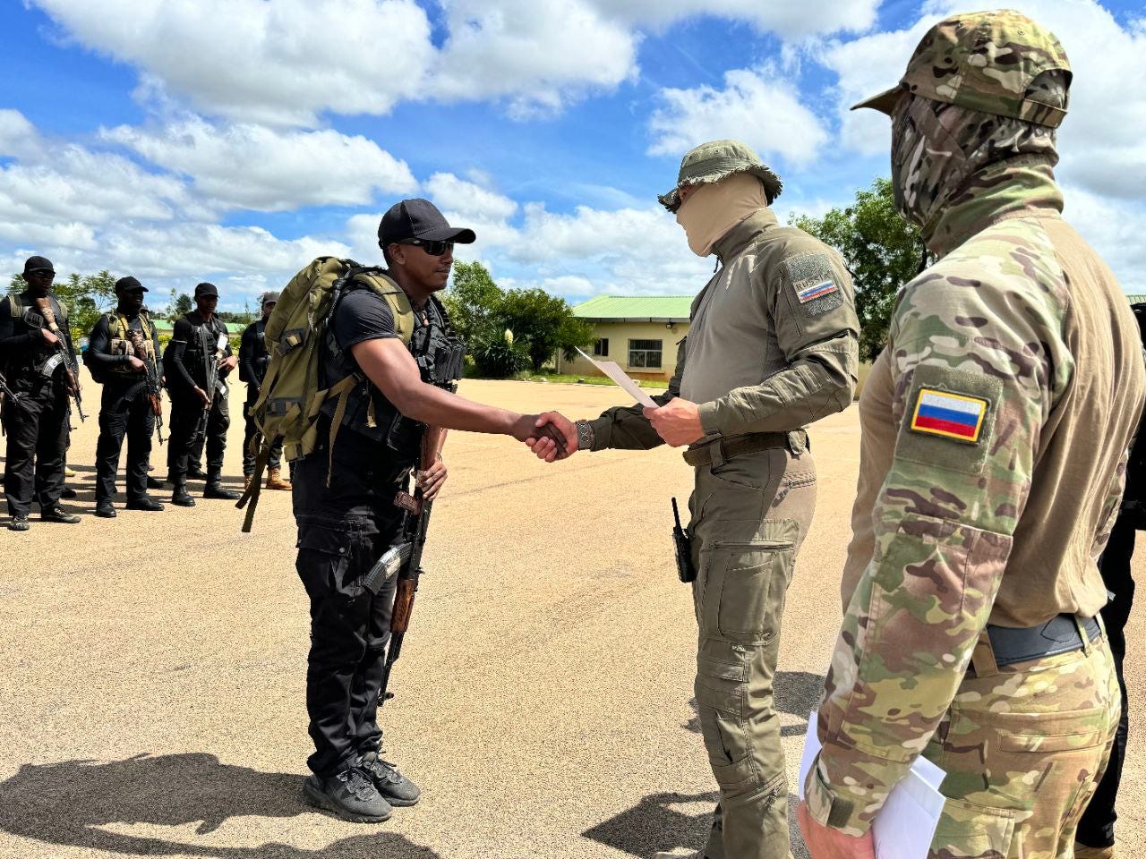 Russian instructors in Madagascar complete training of first group of  soldiers - African Initiative - news agency