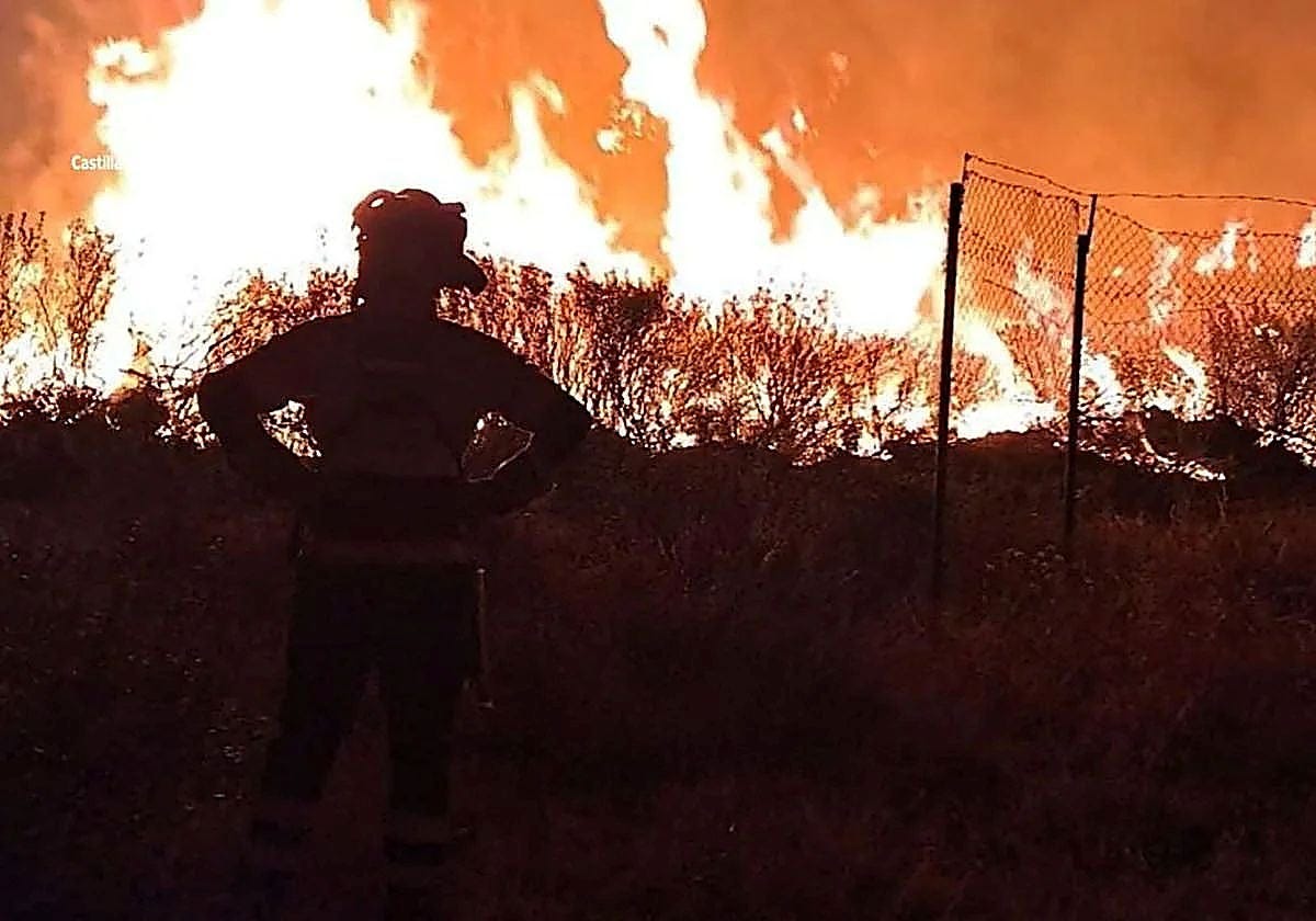 Guadalajara wildfire burns 26,000 hectares as 1,200 residents evacuated |  Sur in English