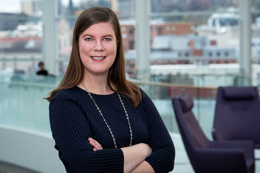 Study Shows that for Professional Women, Having High-Status Connections Can  Backfire - News - Carnegie Mellon University