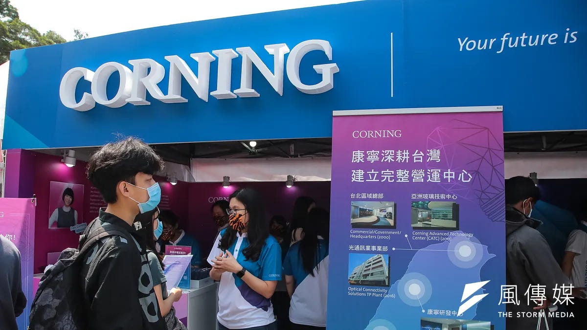 20220319-清大就业博览会,校园征才,台湾康宁显示玻璃摊位。(颜麟宇摄) 20220319-清大就业博览会,校园征才,台湾康宁显示玻璃摊位。(颜麟宇摄)