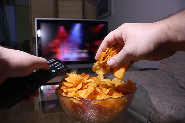 21,000+ Watching Tv Snacks Stock Photos, Pictures & Royalty-Free Images -  iStock | Family watching tv snacks