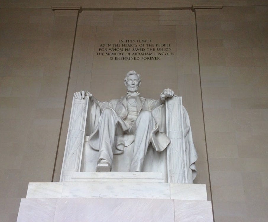 a statue of abraham lincoln in the lincoln memorial