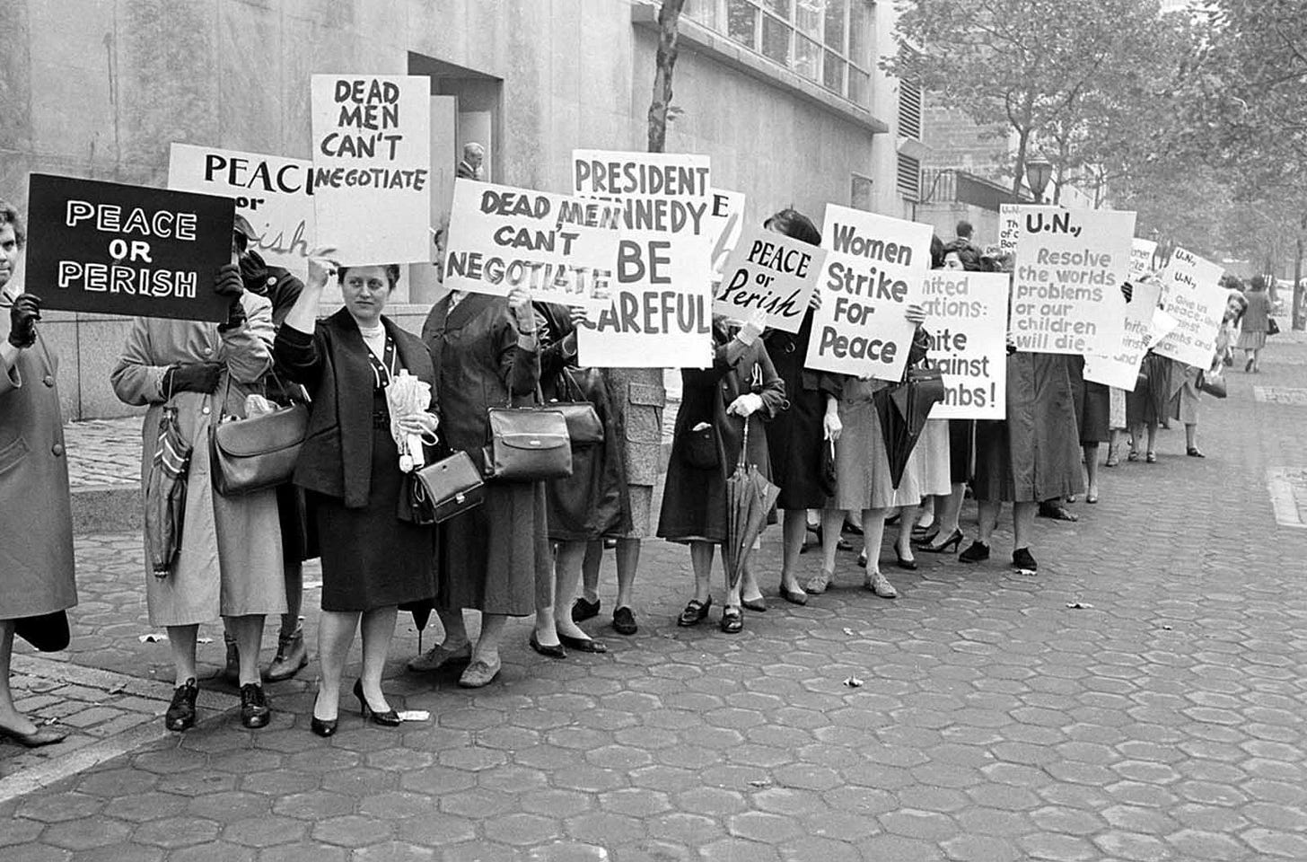The Cuban Missile Crisis in pictures, 1962 - Rare ...