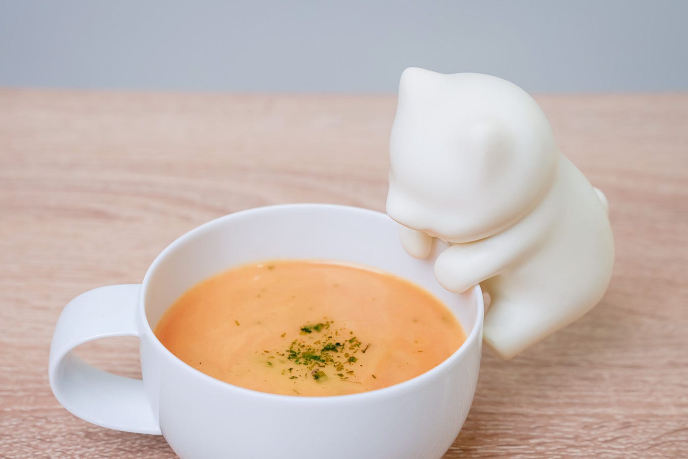 This clingy cat 'robot' blows pulses of air at your hot drink