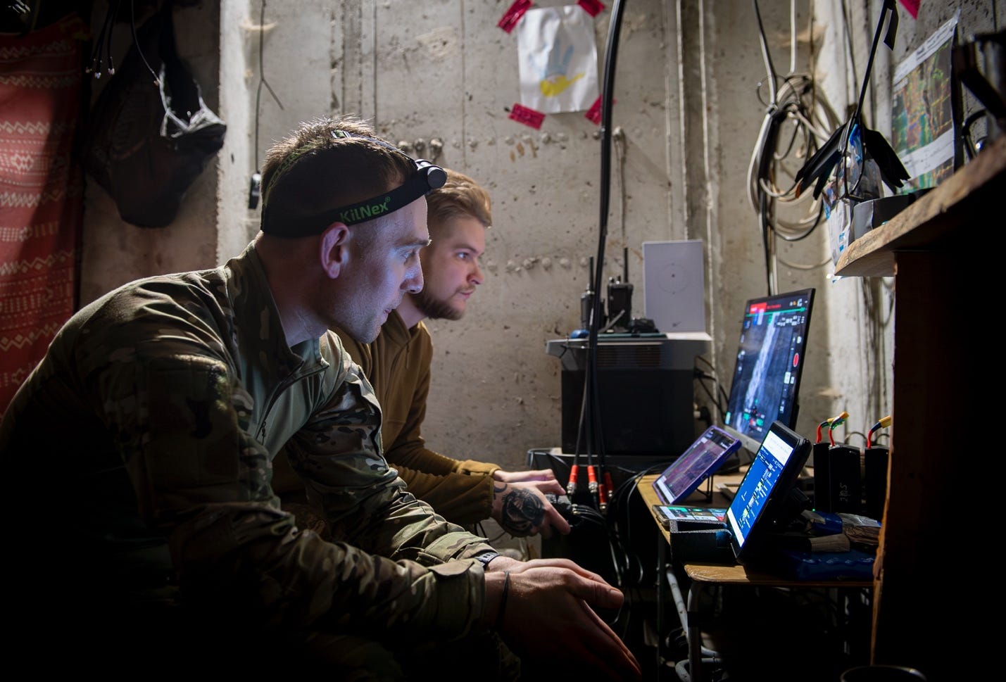 A group of men looking at a computer

AI-generated content may be incorrect.