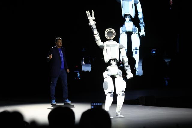 CES 2026 : Boston Dynamics' Atlas wins CNET's top robot honor at CES 2026 |  AJU PRESS