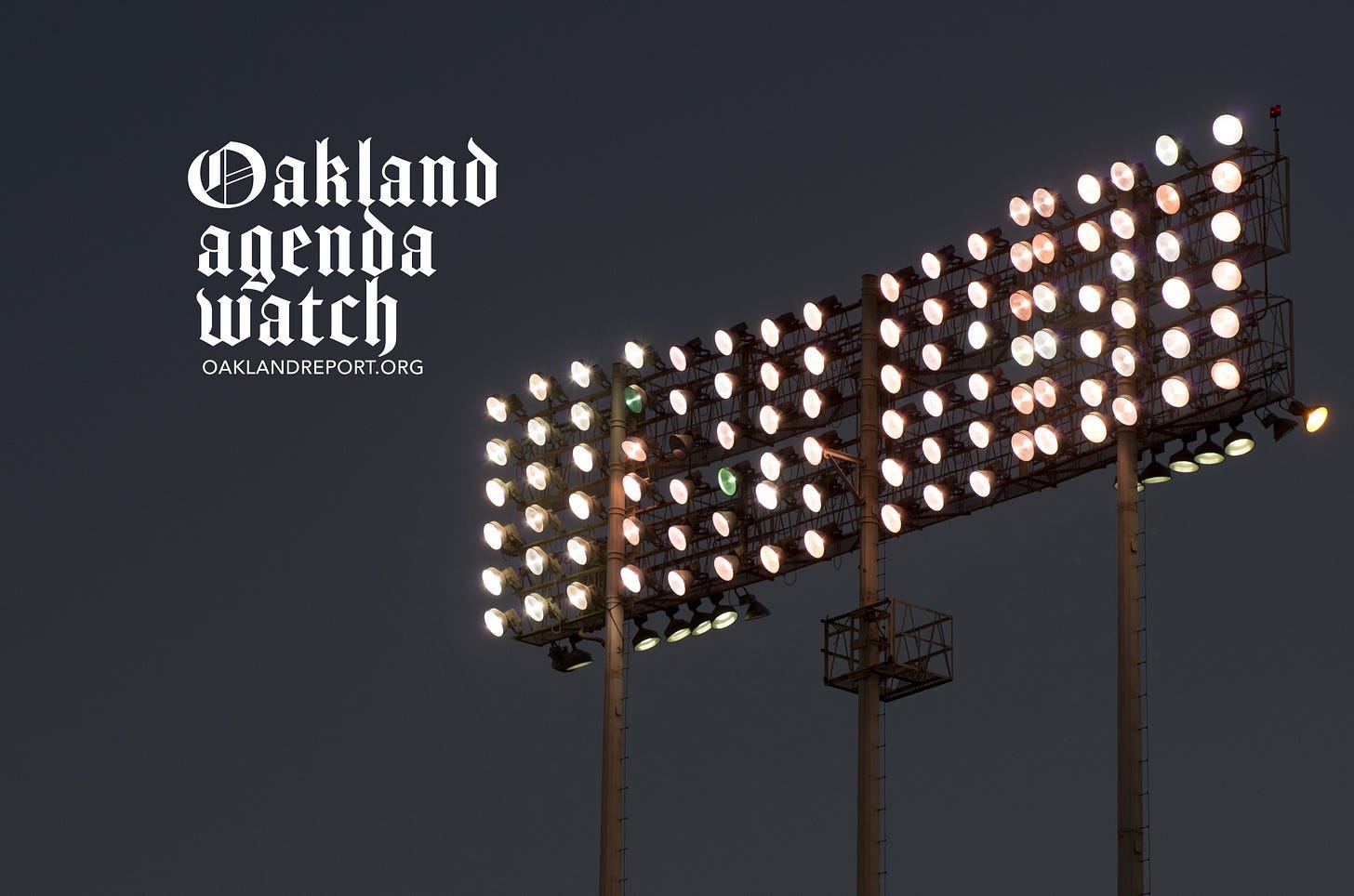 Oakland Coliseum floodlights. Oakland, California, July 12, 2013. (Image source: Salvaging Euphoria / Creative Commons)