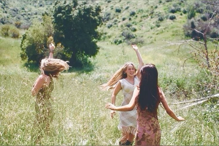original picture: @khaliaa444 
girlhood, nature, sisterhood, love, aesthetic, freedom