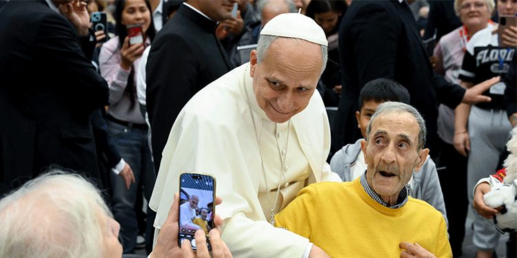 Pope Leo shares lunch with more than 1300 people in need and assures them they are loved by God - The Catholic Leader Pope Leo shares lunch with more than 1300 people in need and assures them they are loved by God - The Catholic Leader