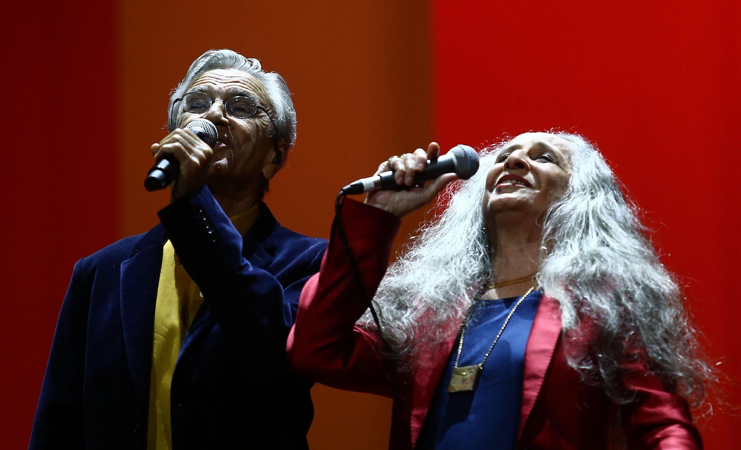 Caetano Veloso e Maria Bethânia se apresentam no 29º Prêmio da Música Brasileira, realizado no Theatro Municipal do Rio de Janeiro, em 2018