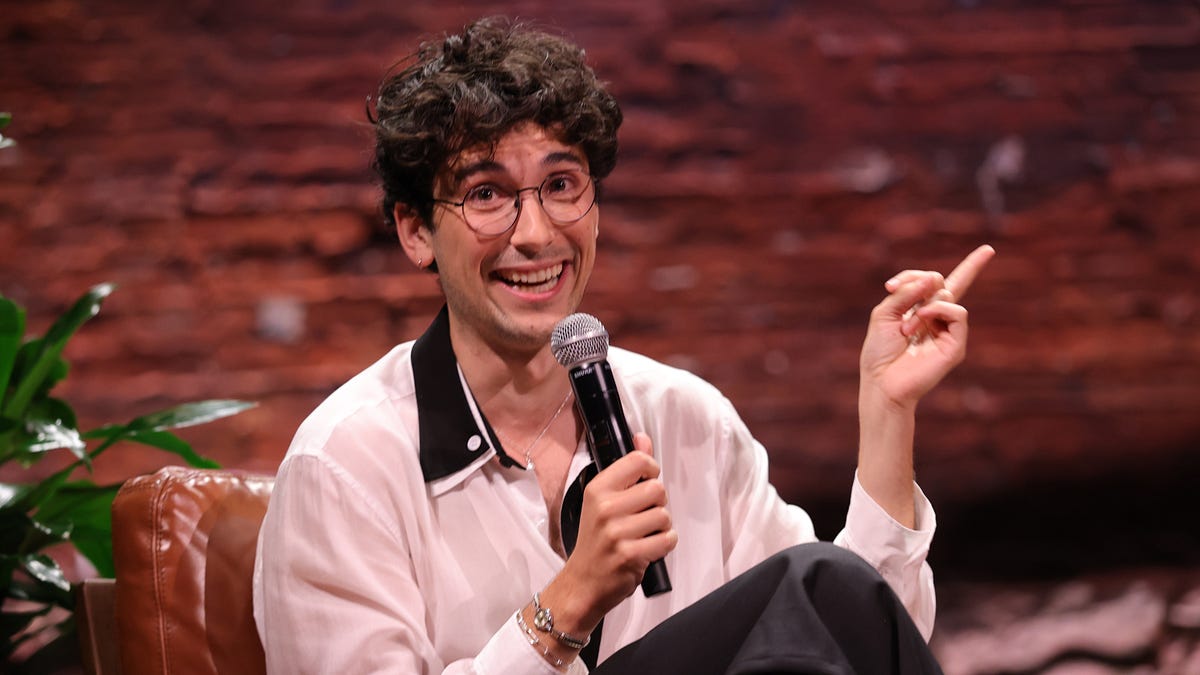 The 27-Year-Old 'Bisexual Twink' Reinventing Late-Night TV