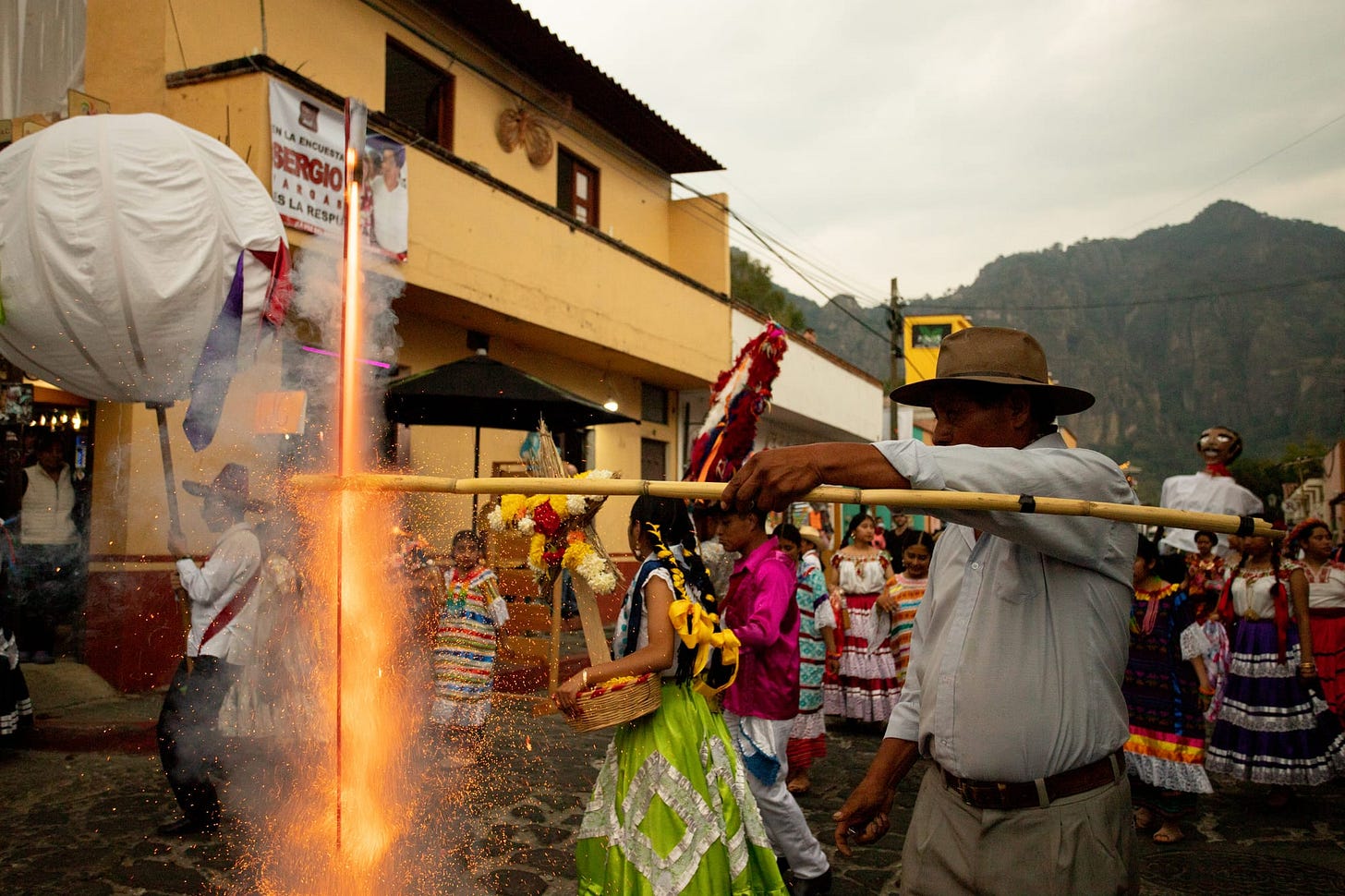 Go see the Aztecs! A Christmas story from Tepoztlán and a New Year's Message Go see the Aztecs! A Christmas story from Tepoztlán and a New Year's Message
