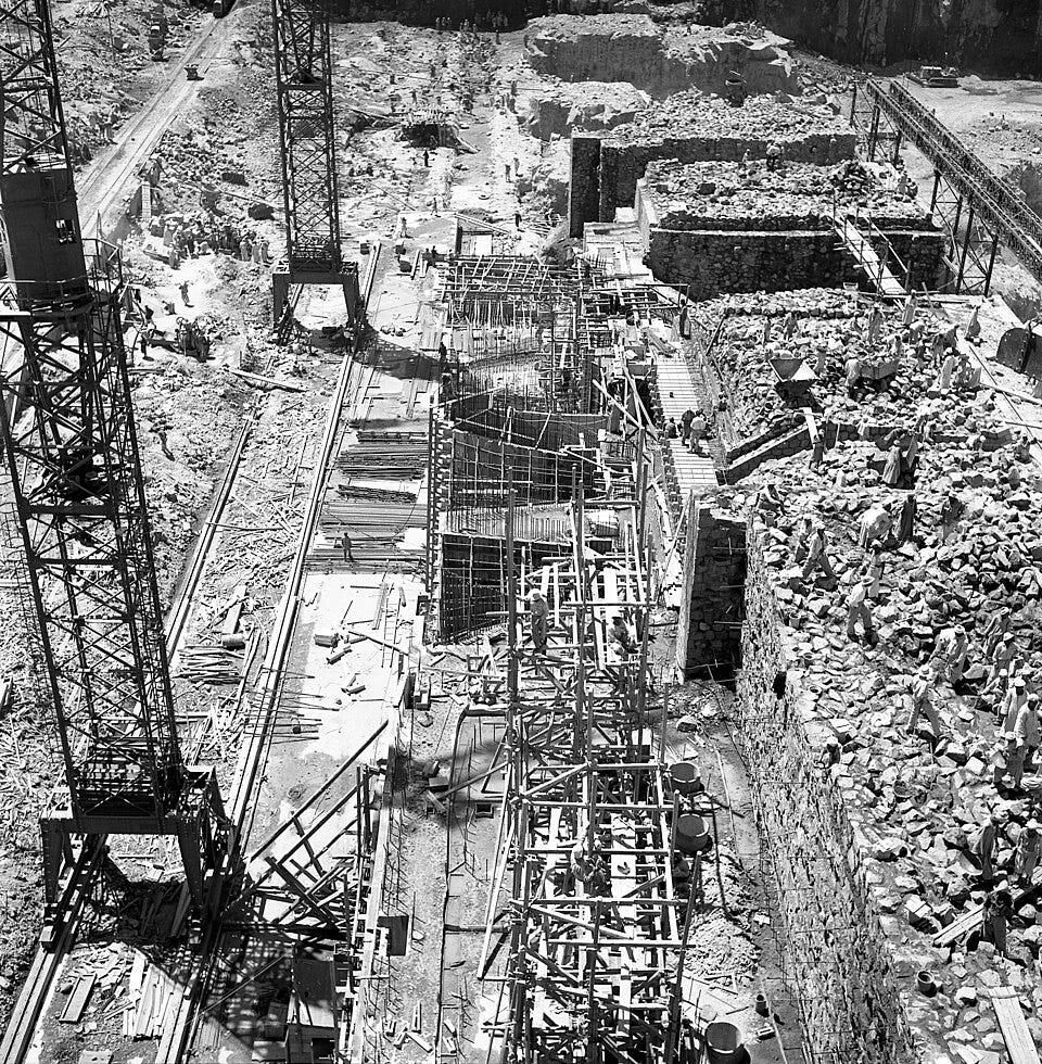 File:Aswan High Dam, Construction, 1964 (2).jpg