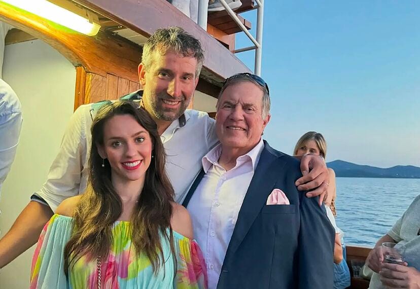 First images of Bill Belichick with Jordon Hudson surface: immediate  connection | Marca