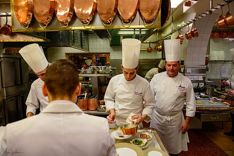 Chef Mulder running his crew
