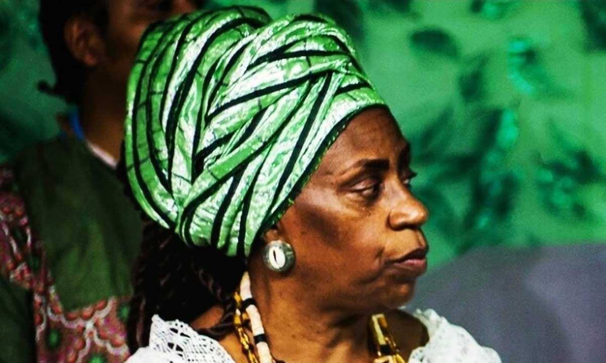 mae santo candomble priestess woman headscarf brazil