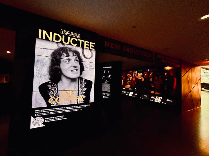 exhibits, display, floor, windows, signs